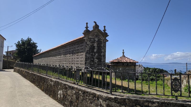 Hórreo de Lira, uno de los más impresionantes de Galicia con 35 metros