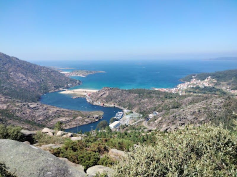 Mirador del Ézaro con vistas a la costa y al Monte Pindo