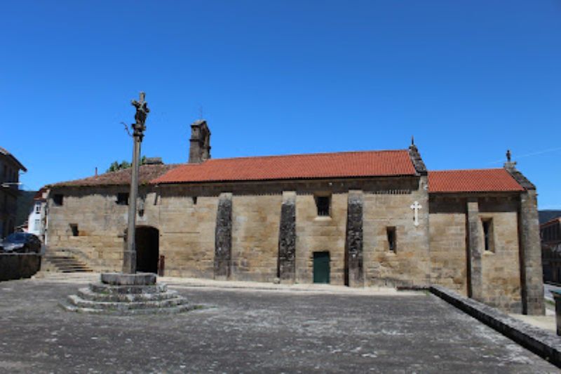 Santuario de la Virgen del Camino en Muros con crucifijo del siglo XIV